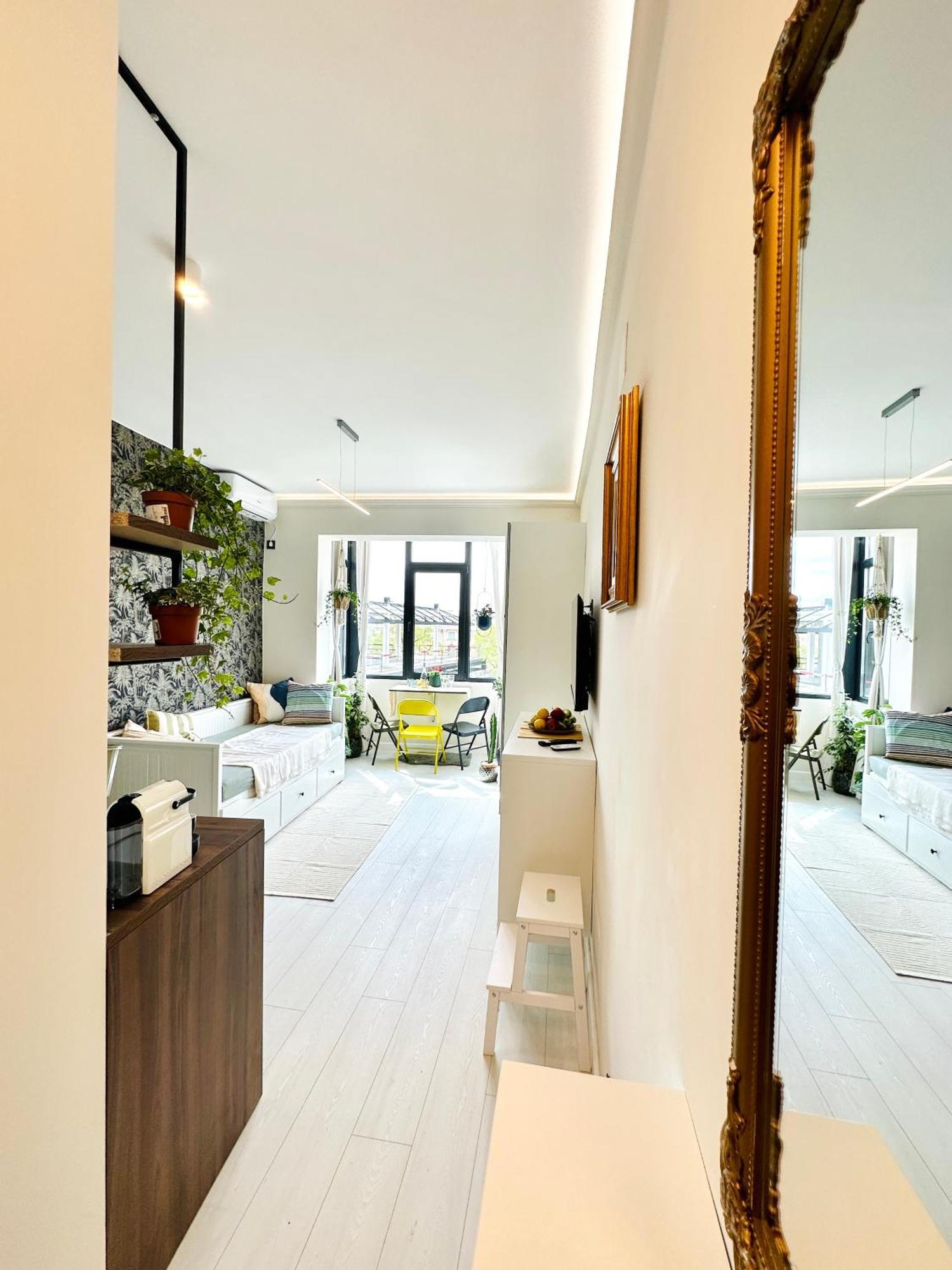 Harmony Studio - Elegant Escape Near Ateneu Bucarest Esterno foto